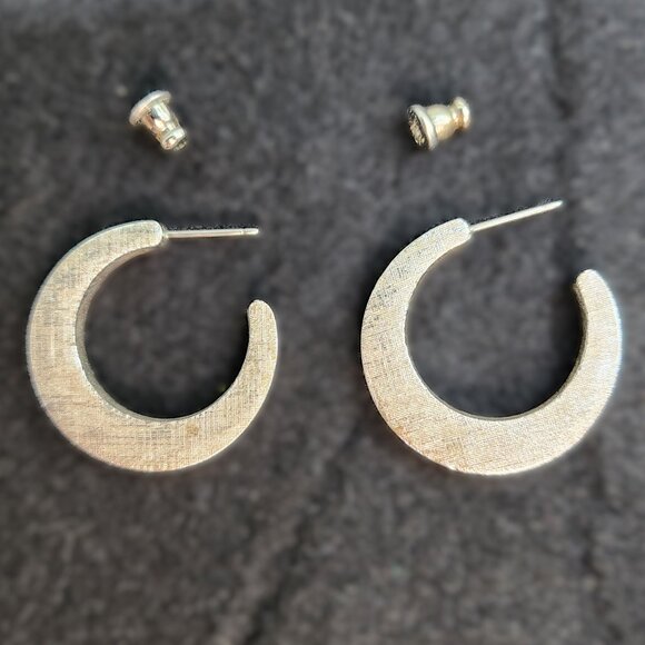 Vintage Avon Silver Toned Crescent Hoop Earrings - Picture 4 of 8